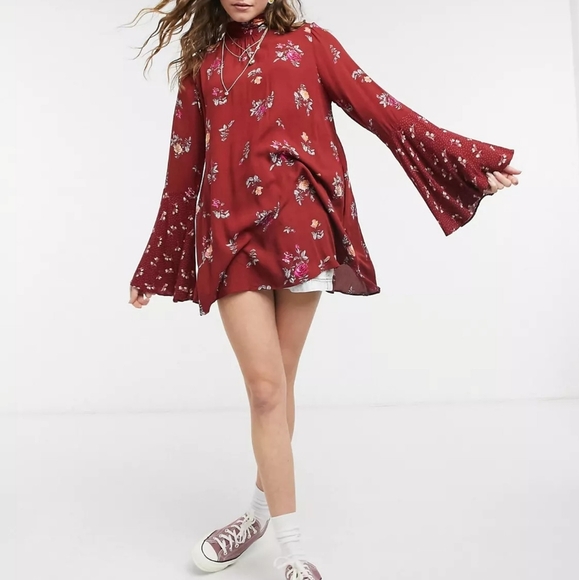 Free People Tunic Dress Mock Neck Long Bell Sleeve Open Back Floral Red M NWT - Picture 2 of 15